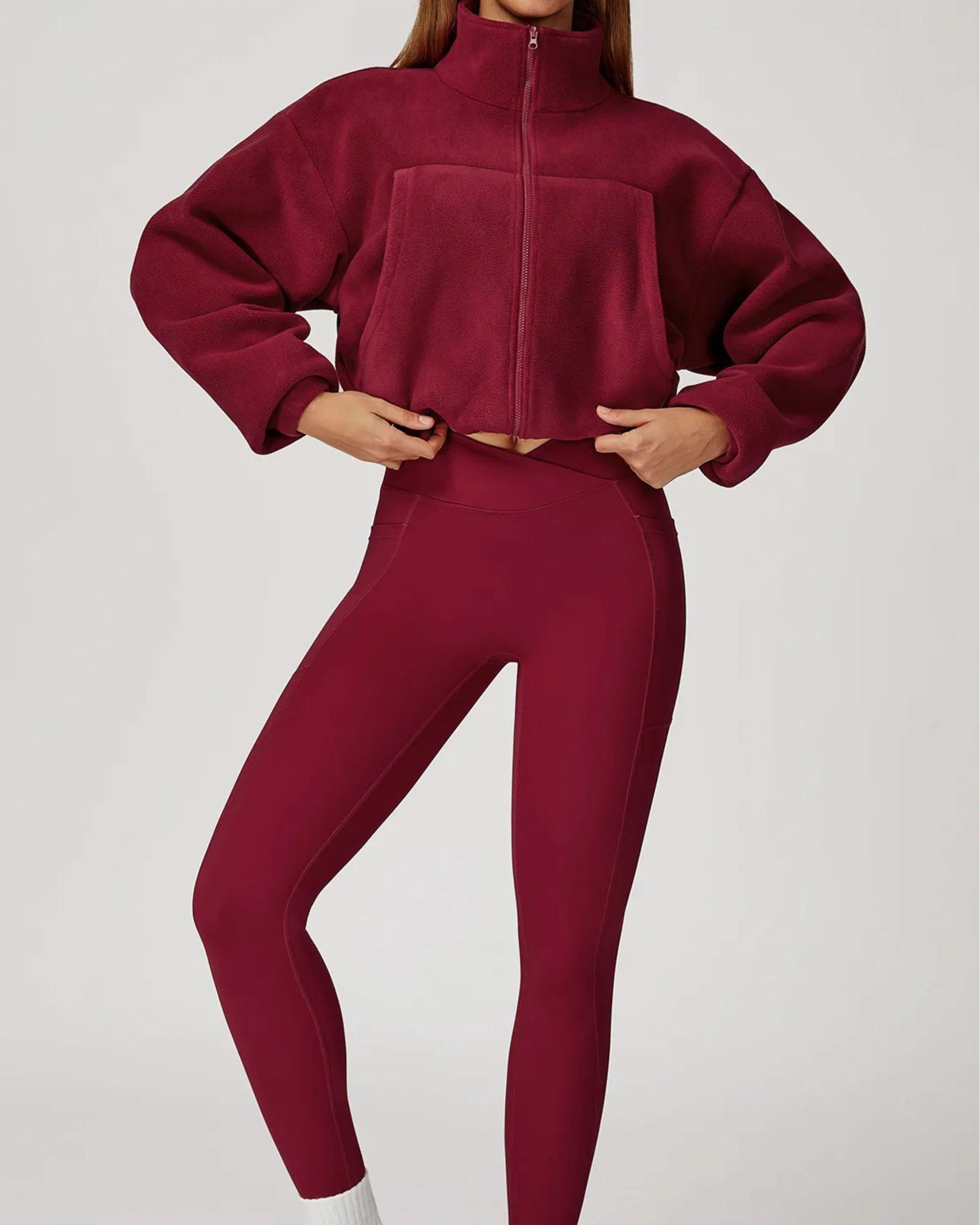 Cropped Zip Jacke Bordeauxrot High Waist Leggings Stehkragen Frontansicht Yoga