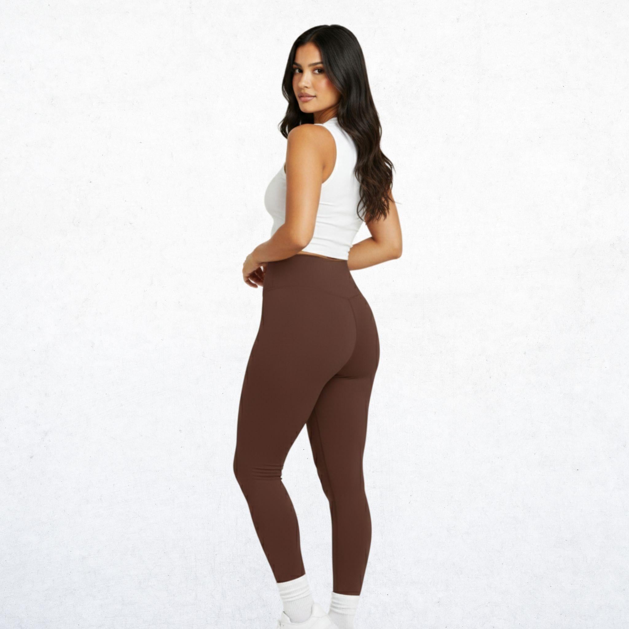 Leggings "Attitüde Freiheit" – Erdton Minimalistisch, stark, elegant. Diese High-Waist-Leggings mit edler Rippstruktur bringt Komfort und Haltung in Einklang. Dein Everyday-Essential für Studio und Street.