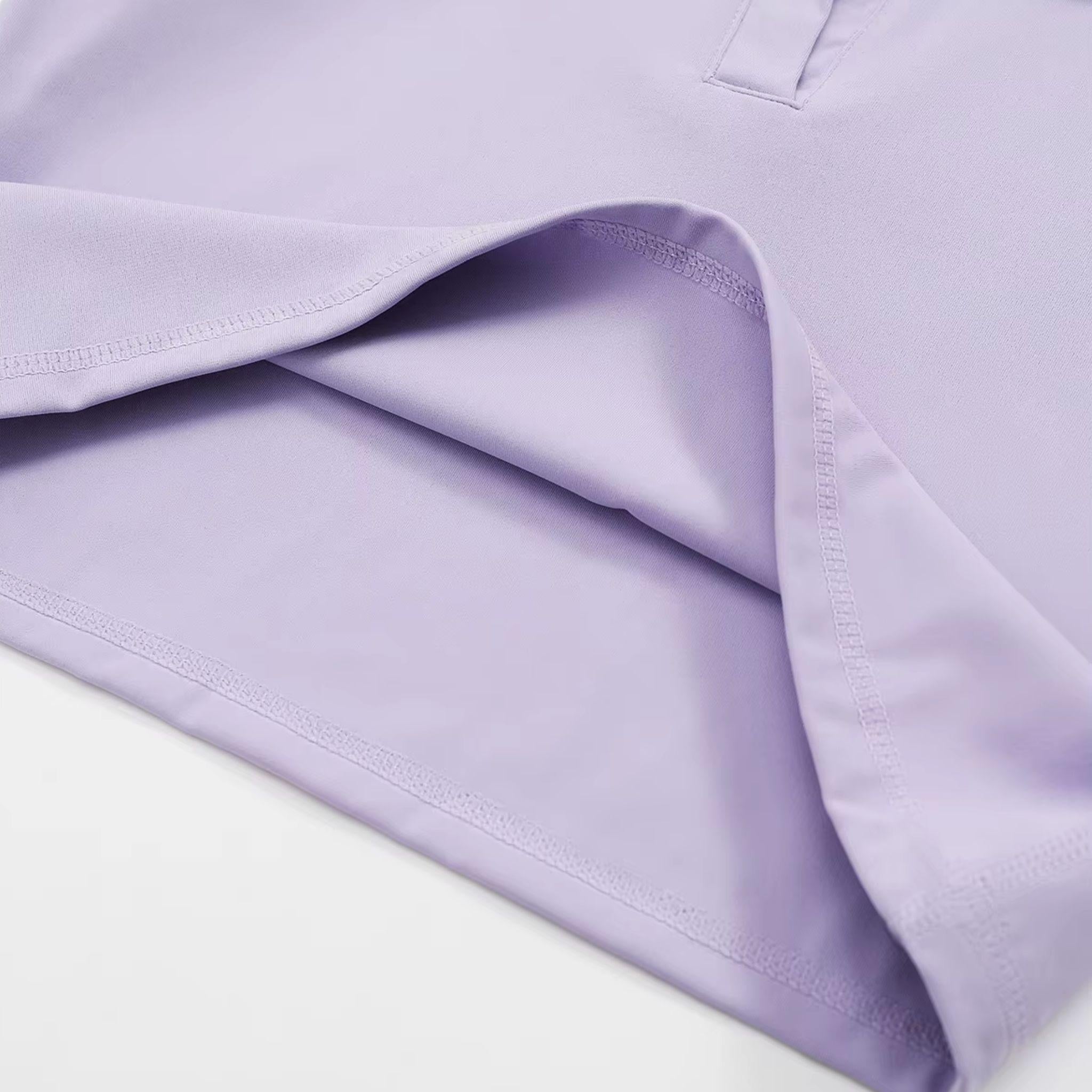Performance-Rock-Set für Damen in elegantem Lavendel. Vielseitiges Set mit Attitüde Freiheit für Workout, Yoga und Alltag. Stylisch, bequem und funktional.