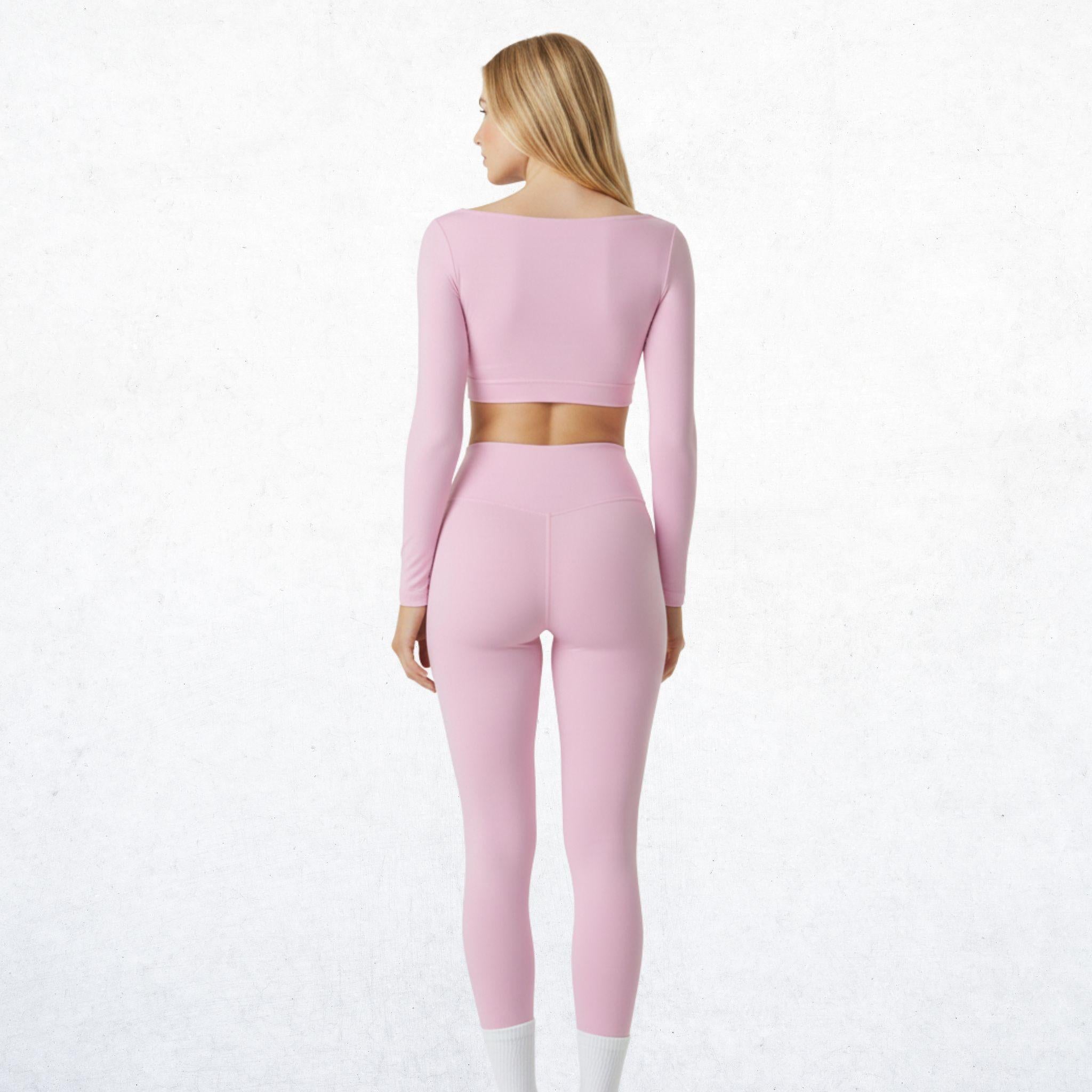 Elegantes, zweiteiliges Sport-Set für Damen in sanftem Rosé. Vielseitiges Outfit mit stilvollem Design für Workout, Yoga oder den Alltag. Atmungsaktiv, bequem und funktional.