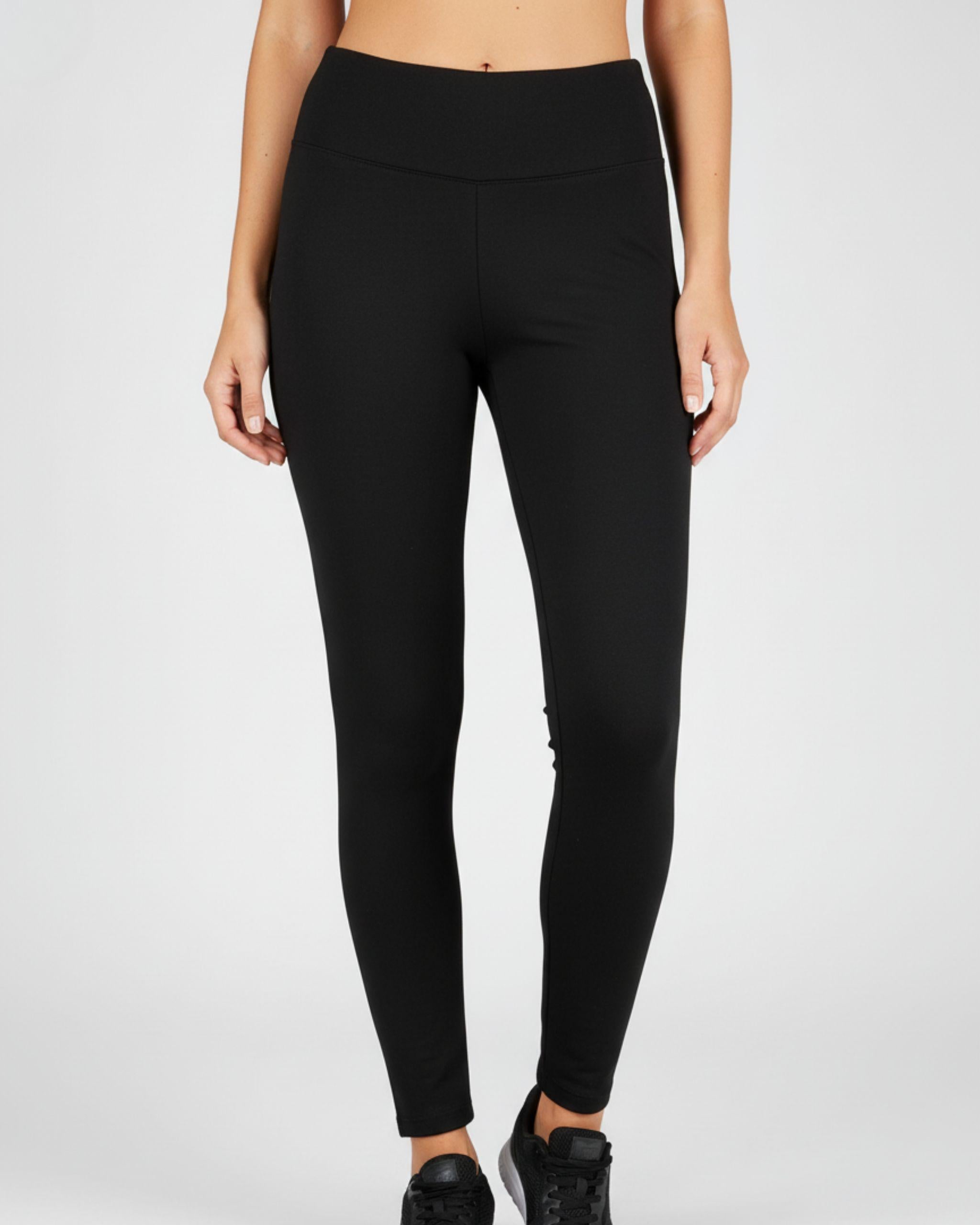 Schwarze High-Waist Thermo-Fleece Leggings, Vorderansicht am Model, klassischer glatter Bund, blickdichtes warmes Wintermaterial, enganliegende Passform - Ryze.