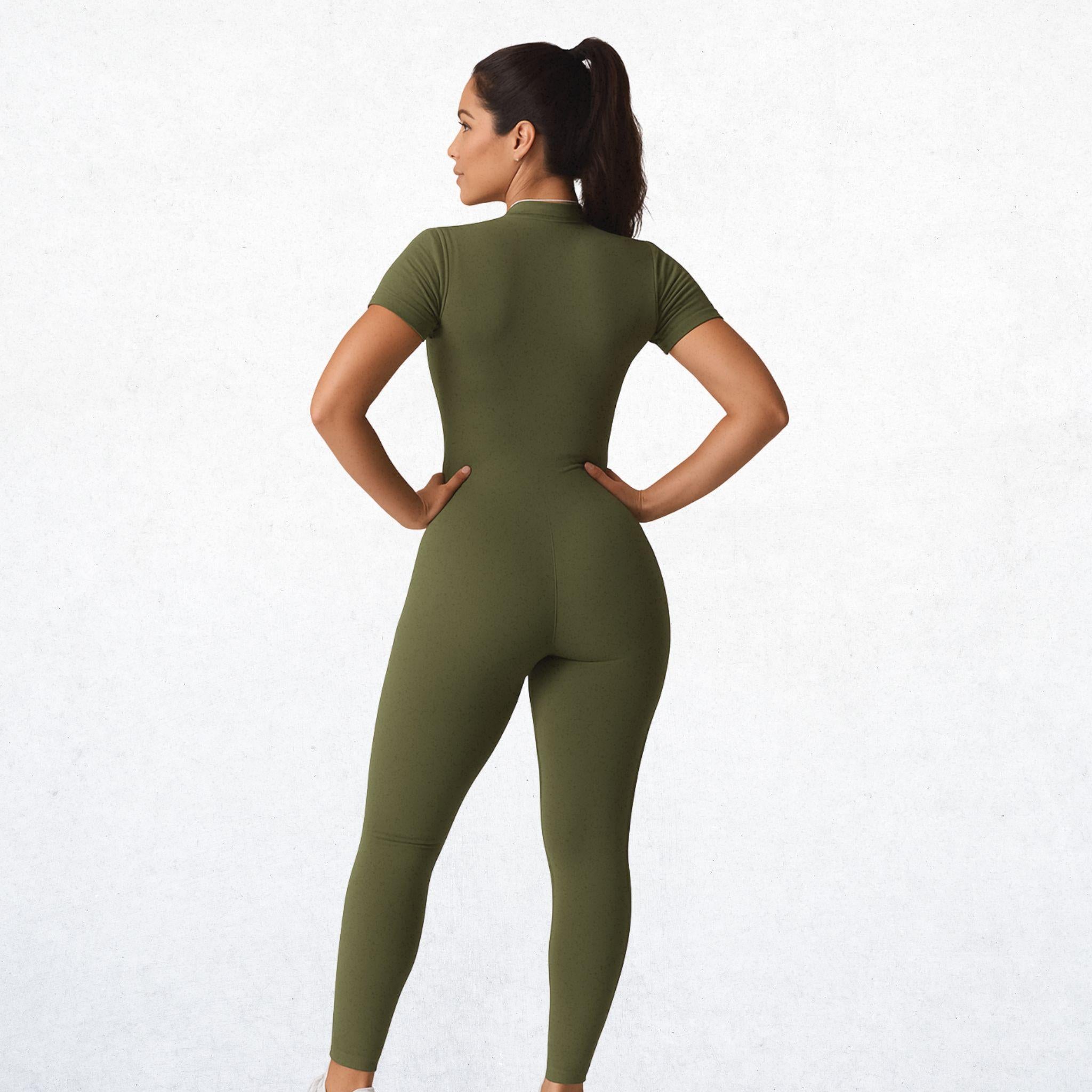 Eleganter, langer Performance-Overall für Damen in kräftigem Dschungelgrün. Vielseitiger Jumpsuit mit Attitüde Freiheit für Workout, Yoga und Alltag. Atmungsaktiv, bequem und stylisch.
