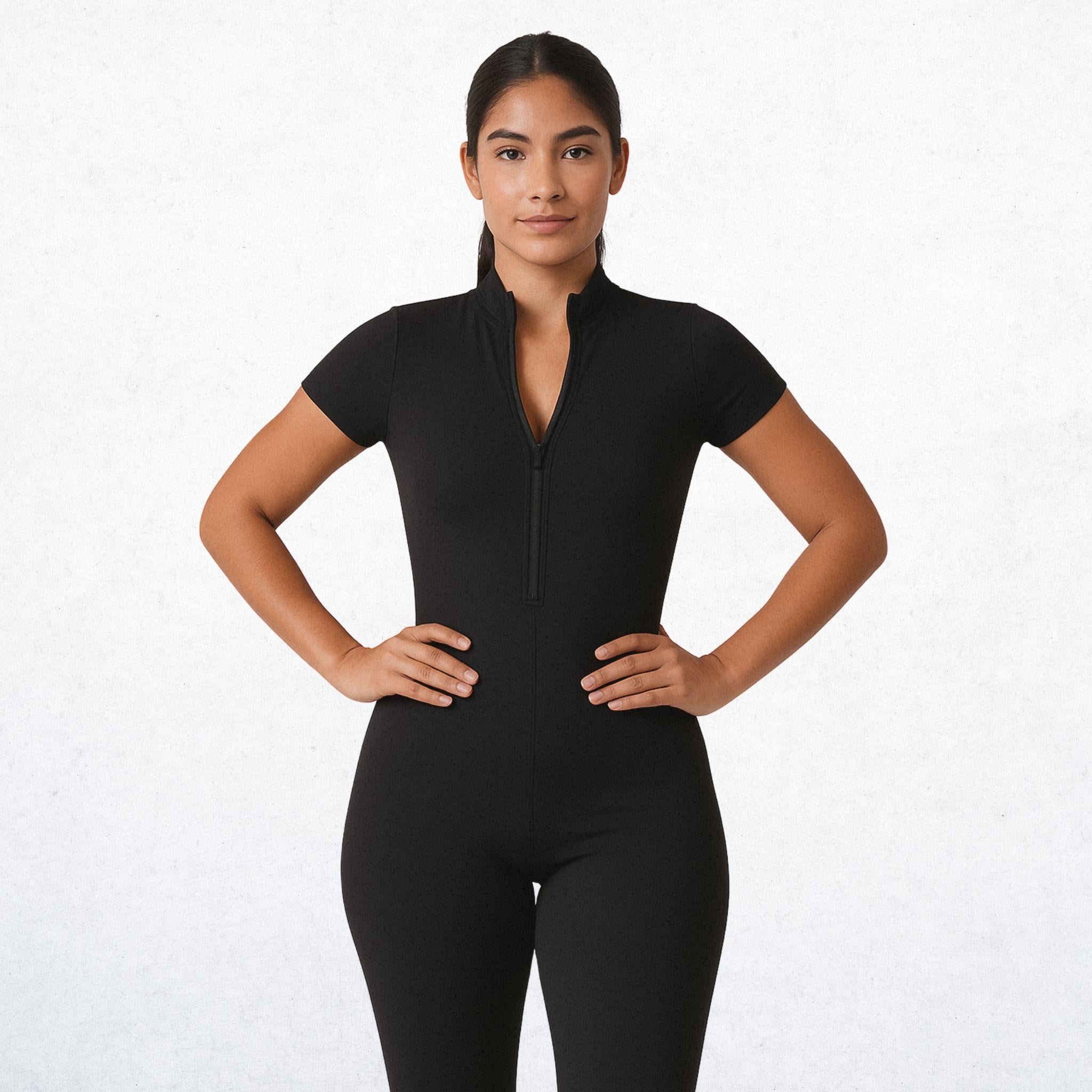 Eleganter, langer Performance-Overall für Damen in klassischem Schwarz. Vielseitiger Jumpsuit mit Attitüde Freiheit für Workout, Yoga und Alltag. Atmungsaktiv, bequem und stylisch.