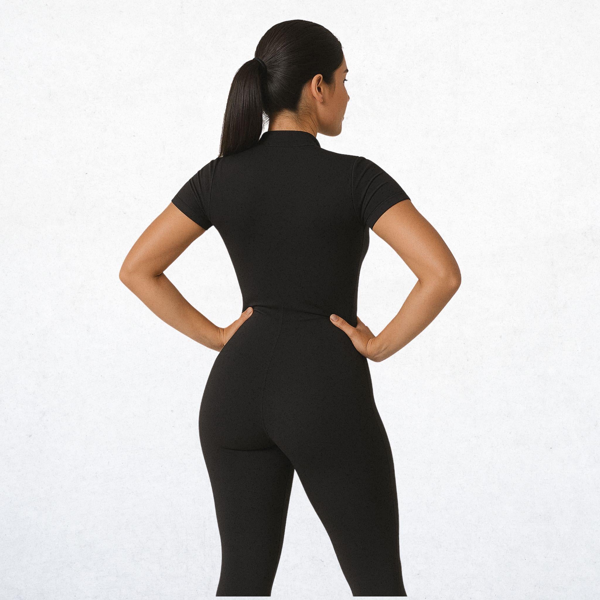 Eleganter, langer Performance-Overall für Damen in klassischem Schwarz. Vielseitiger Jumpsuit mit Attitüde Freiheit für Workout, Yoga und Alltag. Atmungsaktiv, bequem und stylisch.