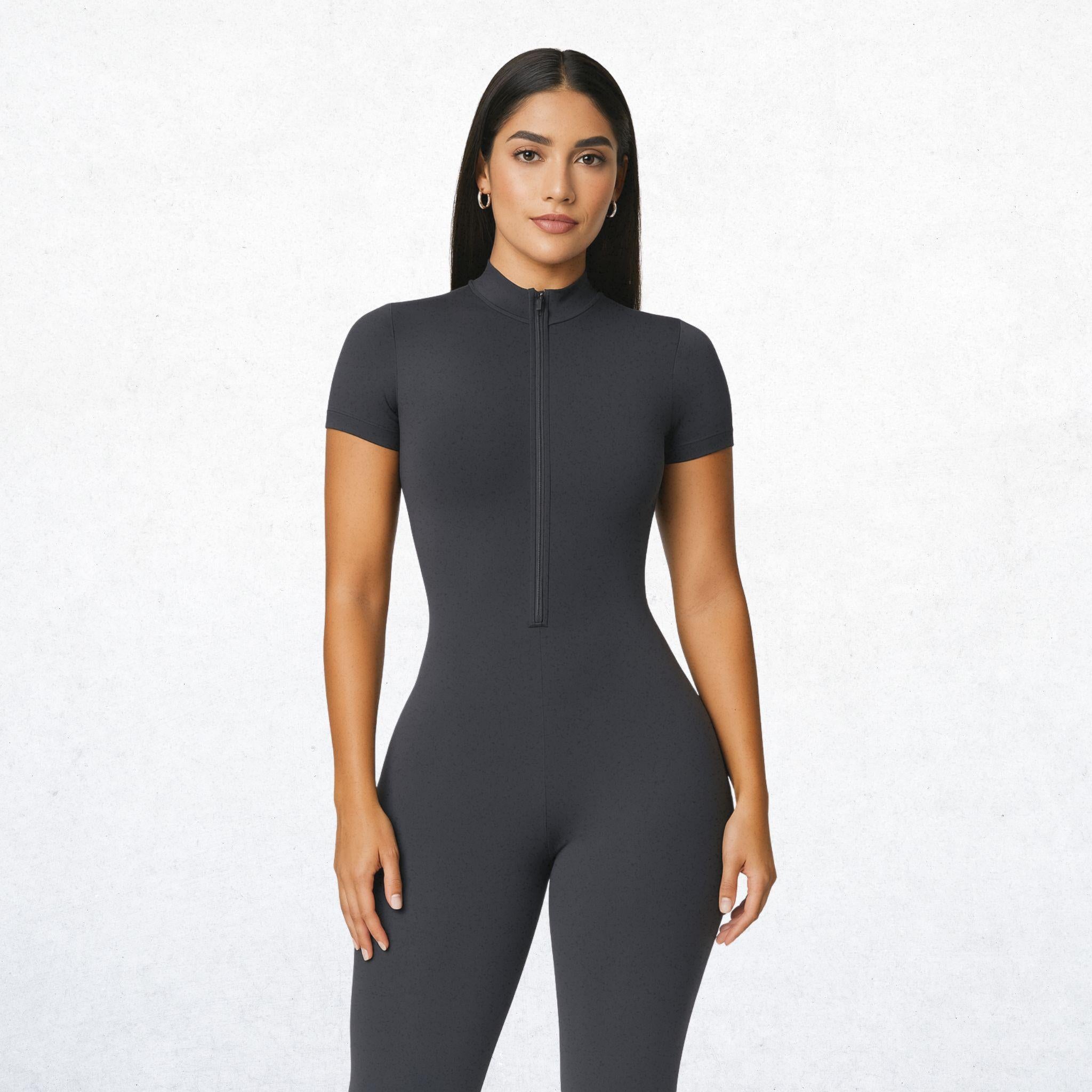 Eleganter, langer Performance-Overall für Damen in Sturmgrau. Vielseitiger Jumpsuit mit Attitüde Freiheit für Workout, Yoga und Alltag. Atmungsaktiv, bequem und stylisch.