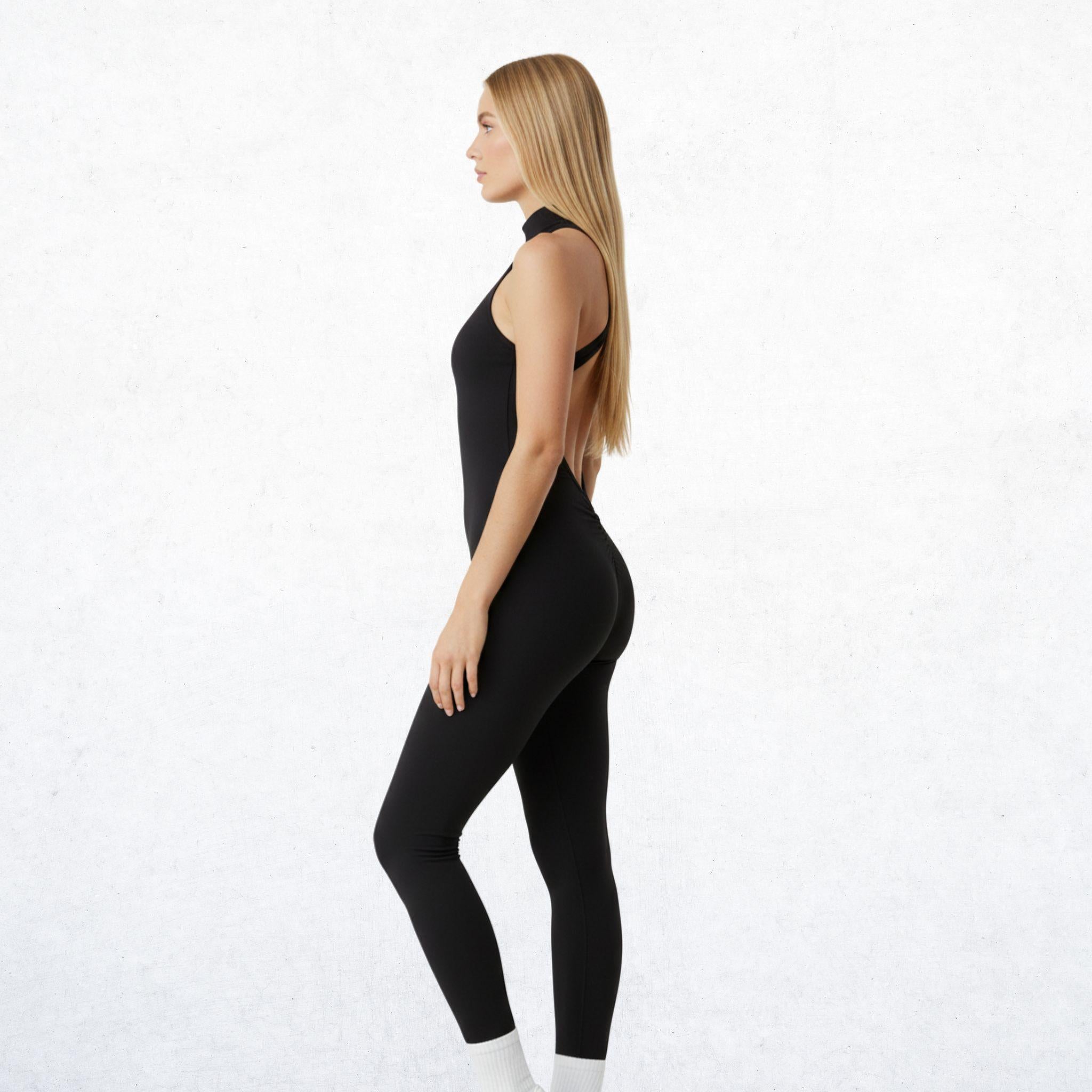 Langer, schwarzer Performance-Overall für Damen. Vielseitiger Einteiler mit Attitüde Freiheit für Workout, Yoga und Alltag. Atmungsaktiv, bequem und stylisch.