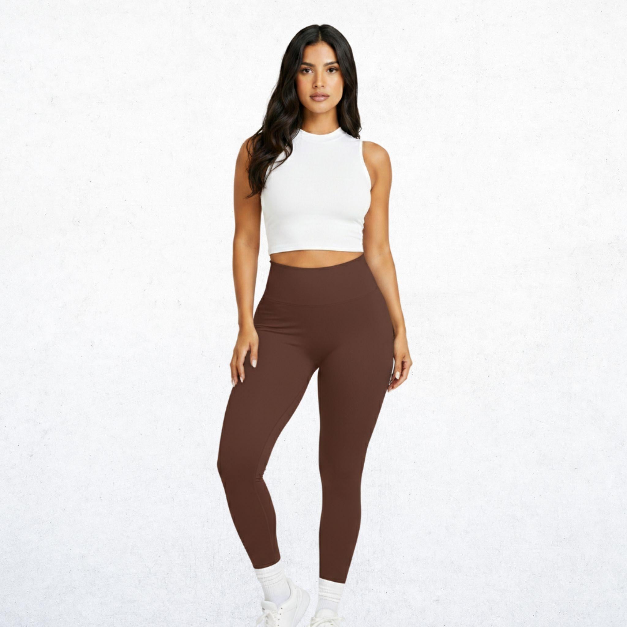 Leggings "Attitüde Freiheit" – Erdton Minimalistisch, stark, elegant. Diese High-Waist-Leggings mit edler Rippstruktur bringt Komfort und Haltung in Einklang. Dein Everyday-Essential für Studio und Street.
