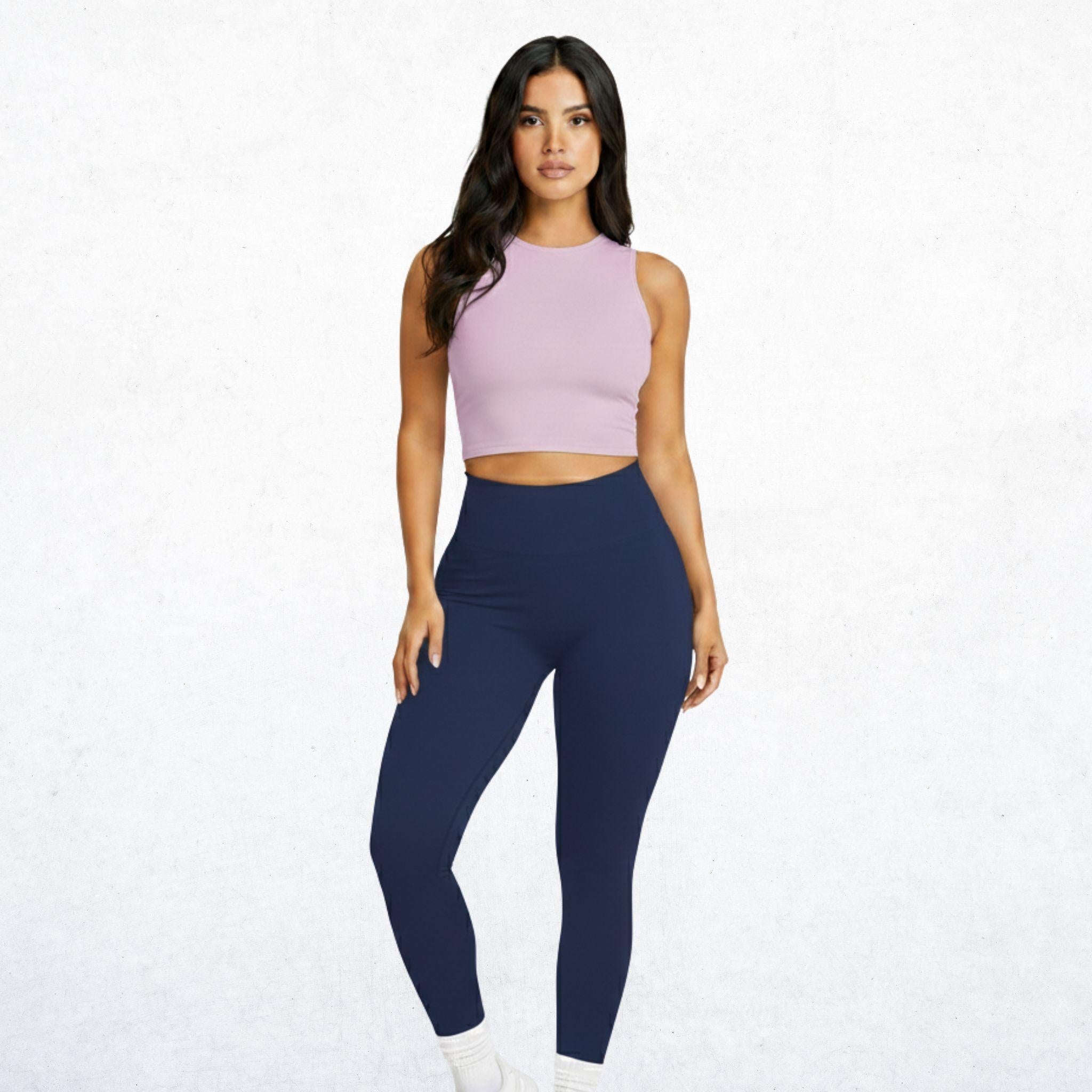 Leggings "Attitüde Freiheit" – Nachtblau Zeitlos, stark, elegant. Diese High-Waist-Leggings mit edler Rippstruktur bietet Komfort und Stil – im Studio wie im Alltag.