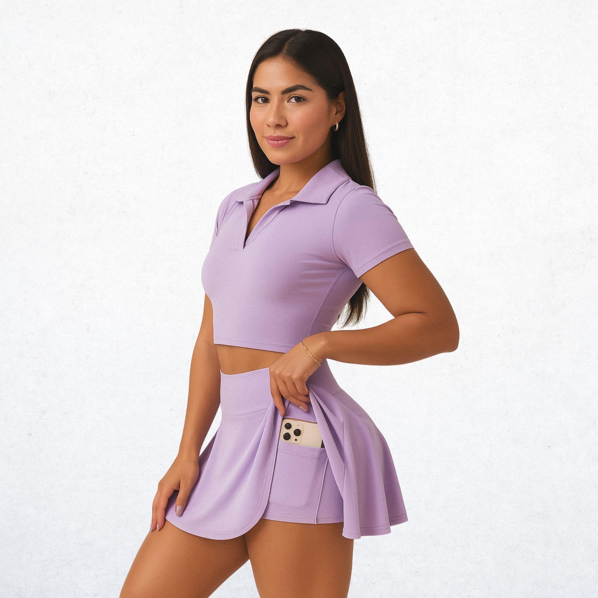 Performance-Rock-Set für Damen in elegantem Lavendel. Vielseitiges Set mit Attitüde Freiheit für Workout, Yoga und Alltag. Stylisch, bequem und funktional.