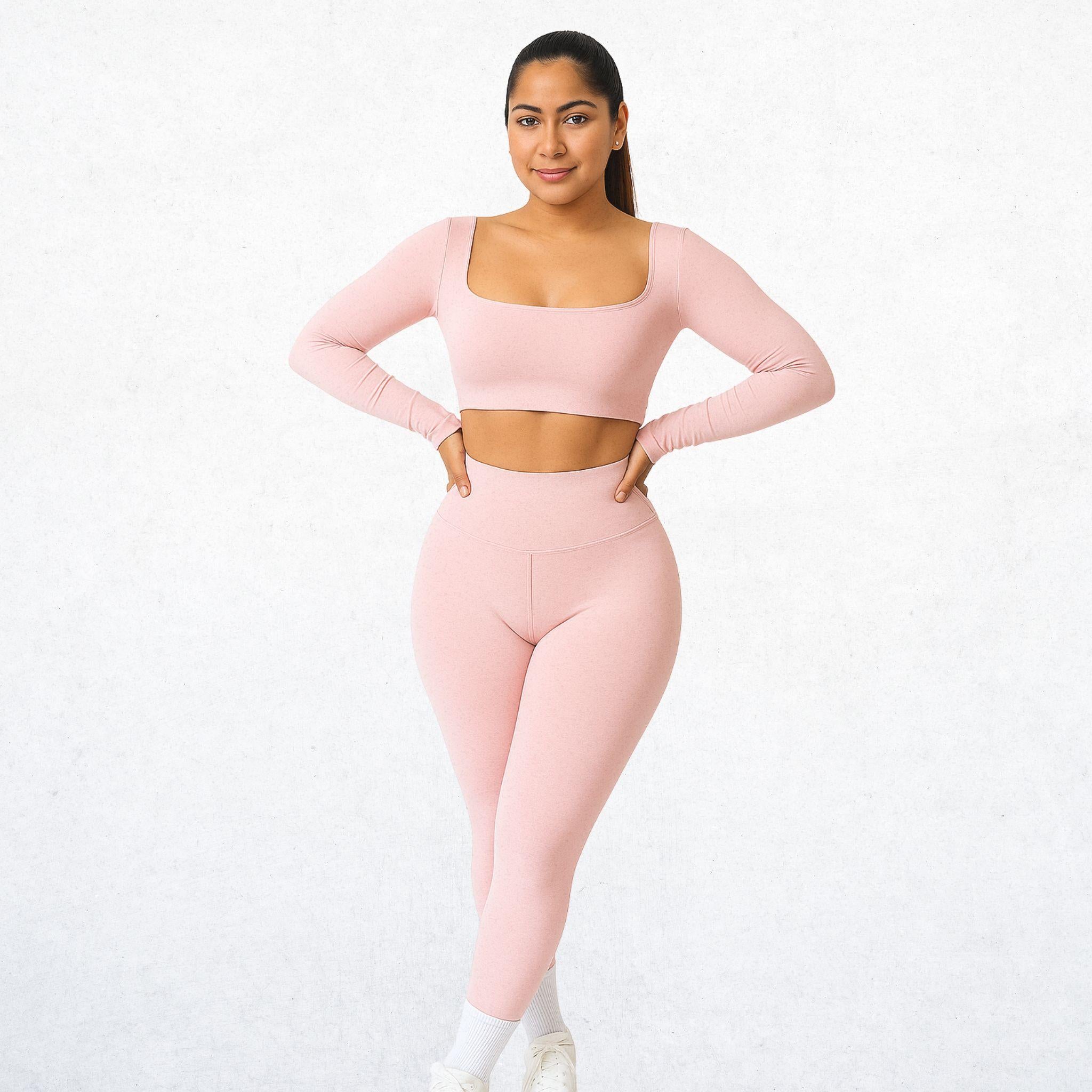 Elegantes, zweiteiliges Sport-Set für Damen in sanftem Rosé. Vielseitiges Outfit mit stilvollem Design für Workout, Yoga oder den Alltag. Atmungsaktiv, bequem und funktional.