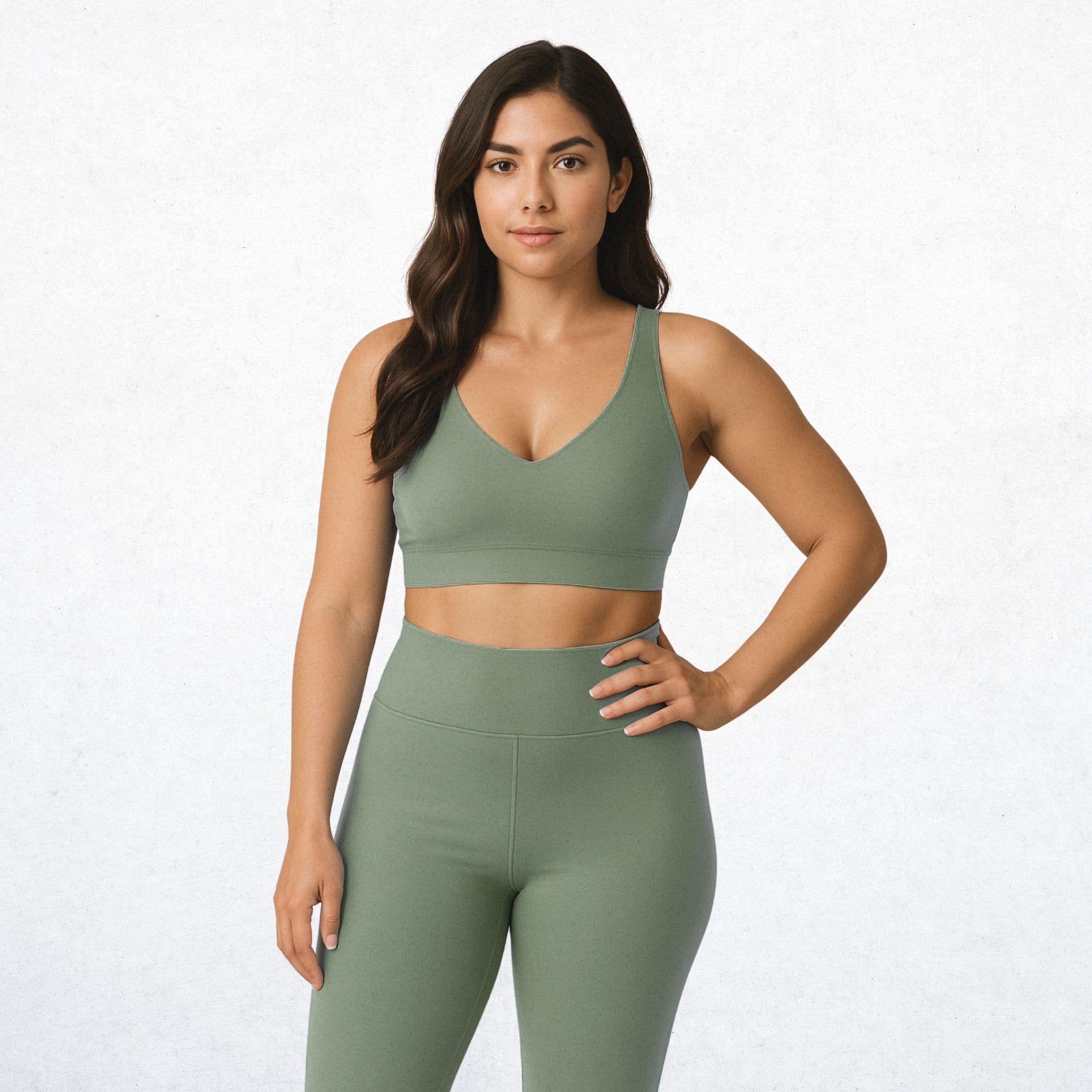 Sportliches Damen-Set in Olivgrün, perfekt für Training und alltägliche Looks. Gefertigt aus bequemem, atmungsaktivem Material für eine optimale Passform und Tragegefühl.