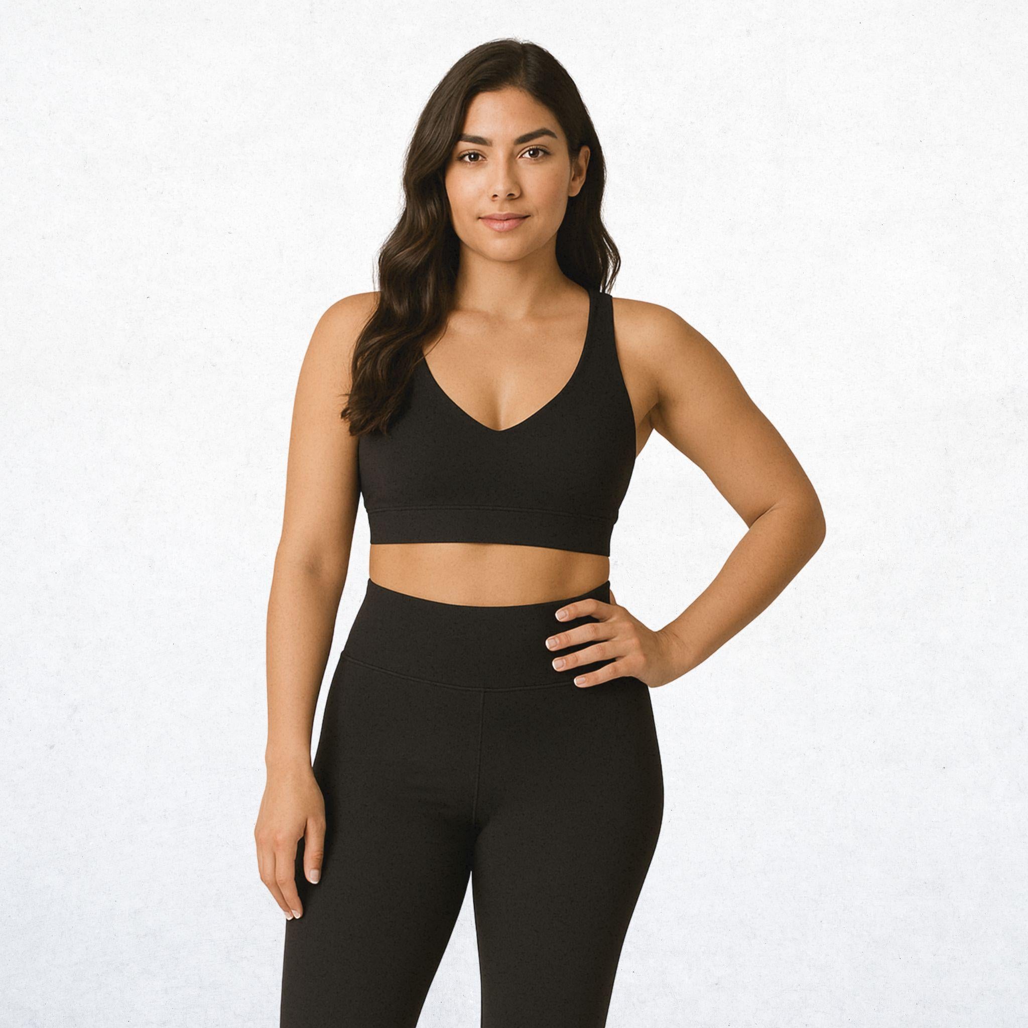 Sportliches Damen-Set „Schwarze Kraft“, ideal für das Fitnessstudio und intensive Workouts. Hergestellt aus kompressivem und dehnbarem Material, das Komfort und Halt garantiert.

