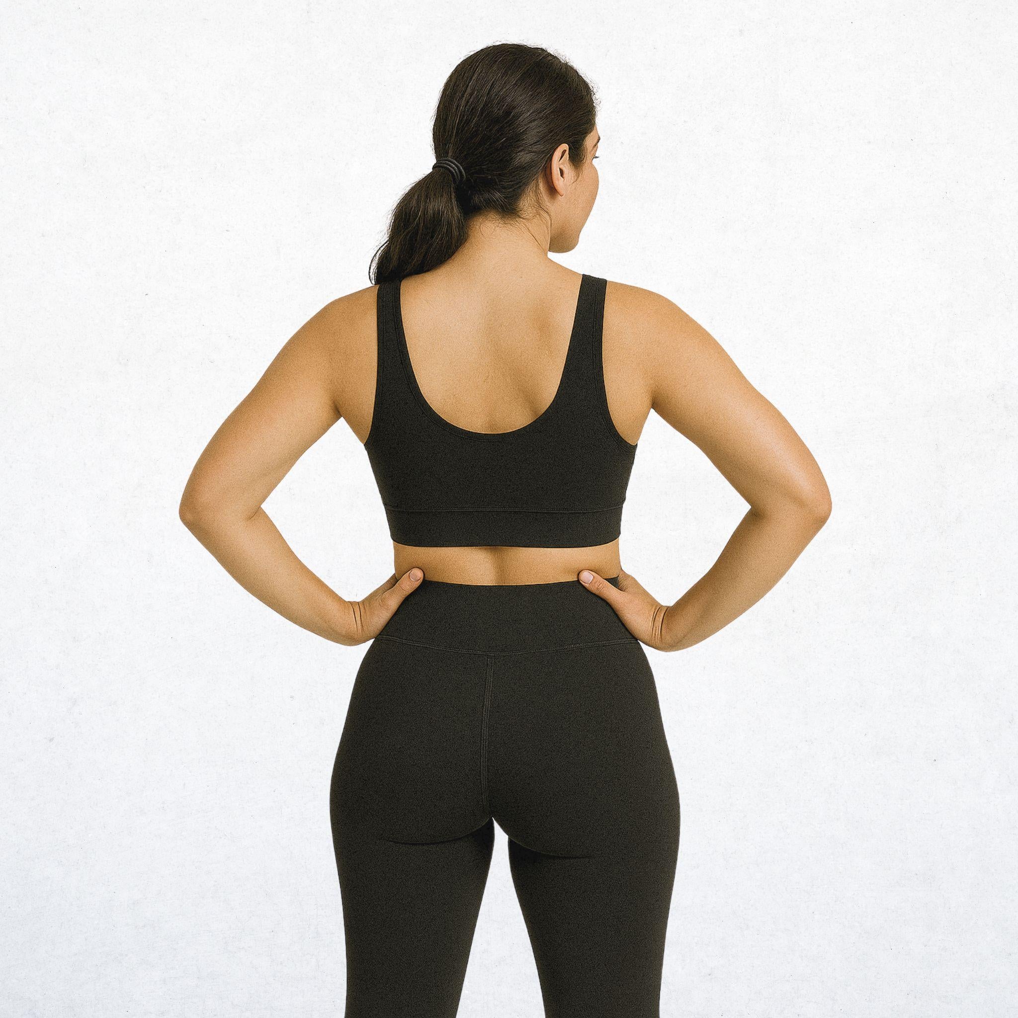 Sportliches Damen-Set „Schwarze Kraft“, ideal für das Fitnessstudio und intensive Workouts. Hergestellt aus kompressivem und dehnbarem Material, das Komfort und Halt garantiert. 2 

